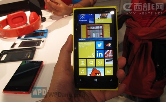 Lumia 920PureMotion HD+Ļ