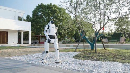 越疆科技具身全栖人形机器人"鹿萌"(DOBOT LUMO)